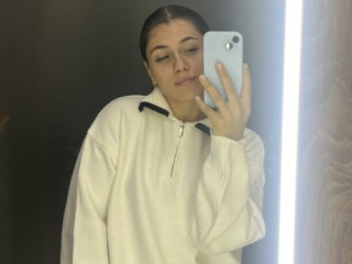 feeling-flirty-and-craving-some-hot-dick