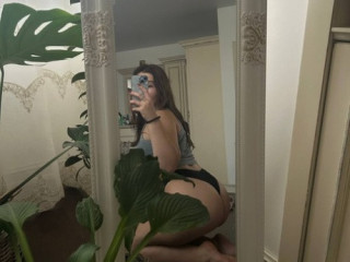 this-playful-girl-wants-a-hot-fuck-buddy