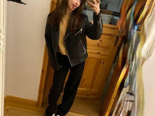 hot-woman-looking-to-offer-sexy-things-for-a-hot-man